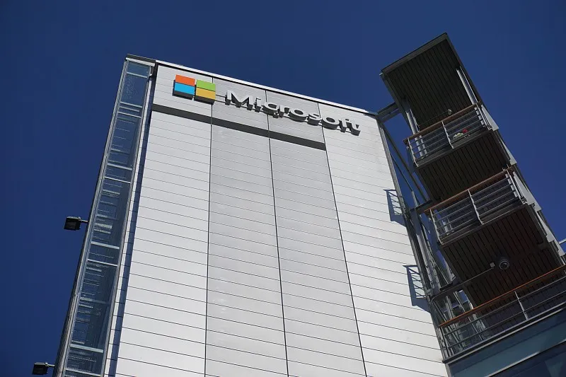 微软的“基建狂魔”之路：斥资千亿押注AI算力未来 - ��ý���鱨��վ