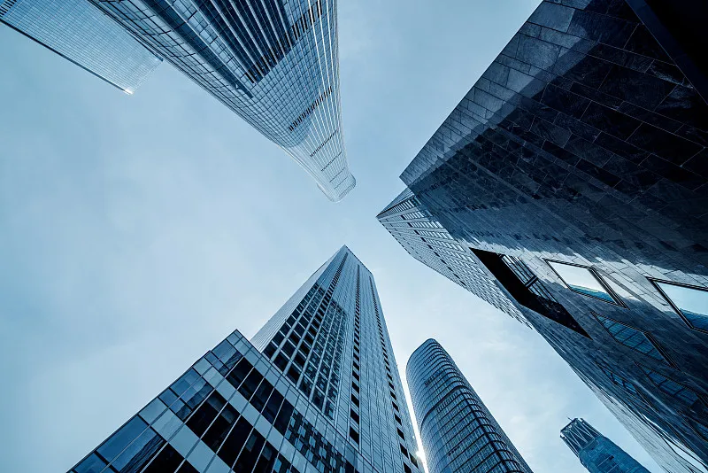 从摆地摊到跨境电商帝国：一个95后女孩的创业传奇 - 新媒体情报驿站