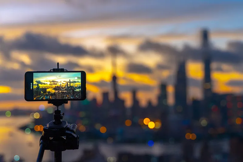 从废墟到星辰：一位“废墟摄影师”的自我救