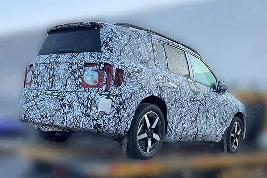全新奔驰GLB国内谍照曝光，基于MMA平台打造，有望推出双动力版本(图3)