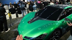 纯电超跑概念车亮相，四电机系统实现极致加速性能