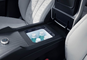 210KM超长续航插混家轿上市，高性价比与智能驾控新选择(图7)